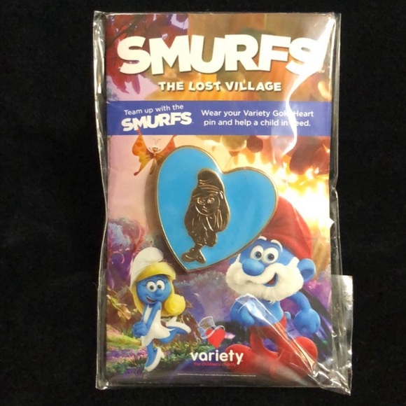 SONY Pictures Smurfs, The Lost Village Movie Collectible SMURFETTE Heart Pin New - Picture 3 of 9
